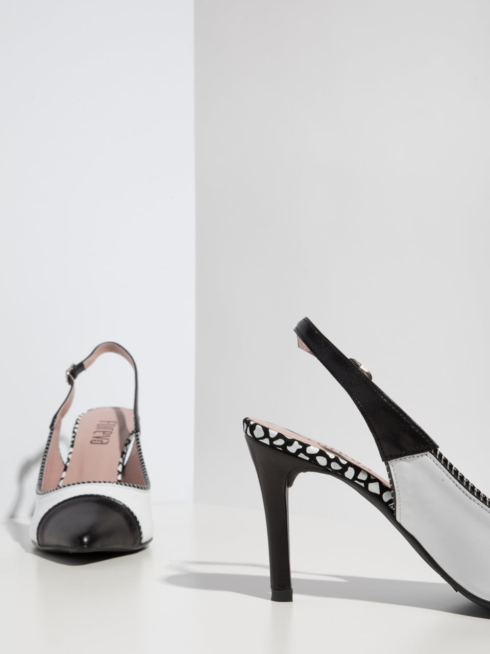 Foreva Sapatos de Fivela em Branco